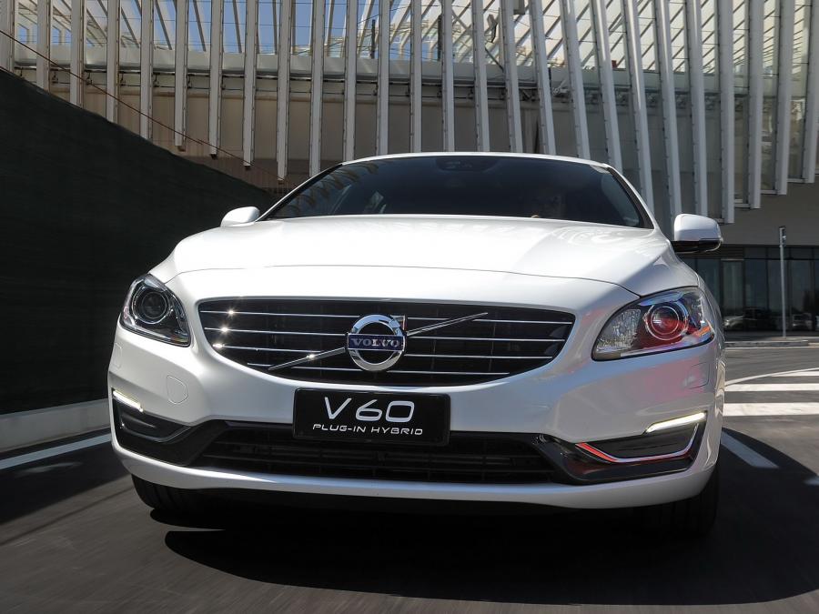  Volvo V60 D6 Plug-In Hybrid 2013 года  (фото 8 из 25)